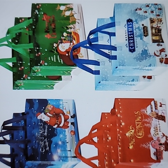 Pack of 8 Christmas Gift Bags - Picture 5 of 6